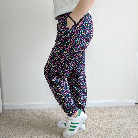 NWT Victoria Secret Knockout Geo Pixel Jogger Pant - Picture 4 of 8